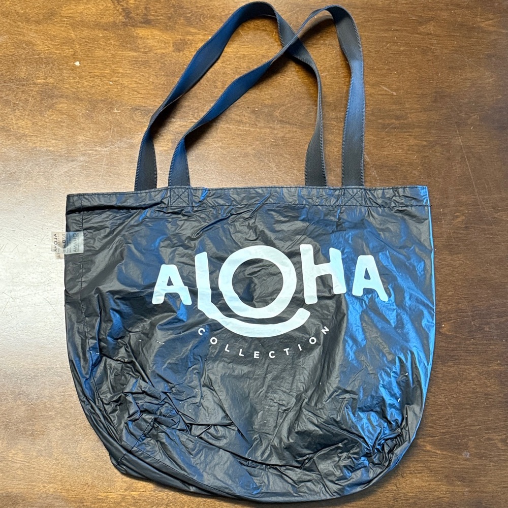 Aloha Collection Black and White Aloha Print Reversible Black Aloha Spellout